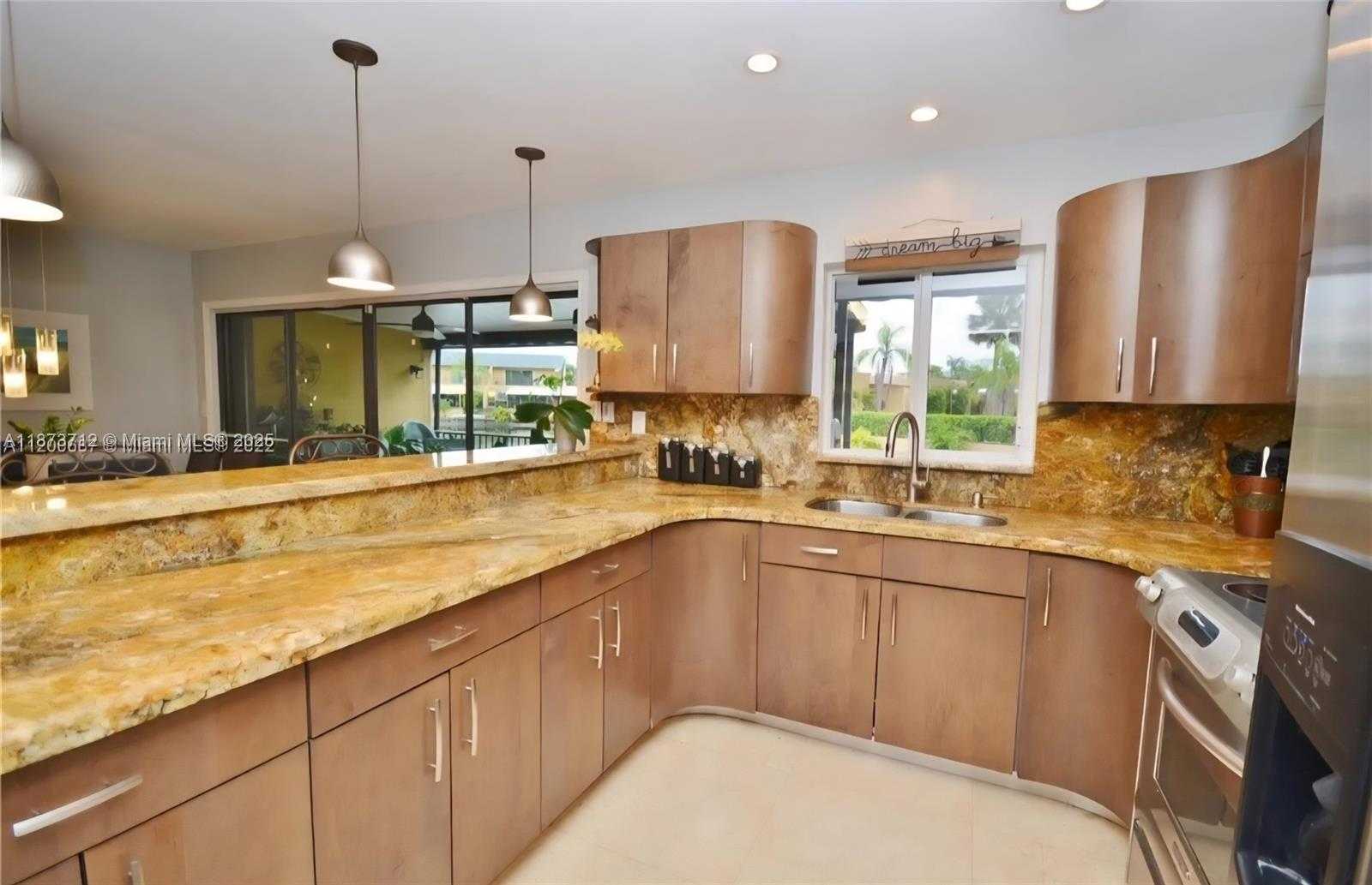 Small Image of 15915 KINGSMOOR WAY, Miami Lakes Number 3