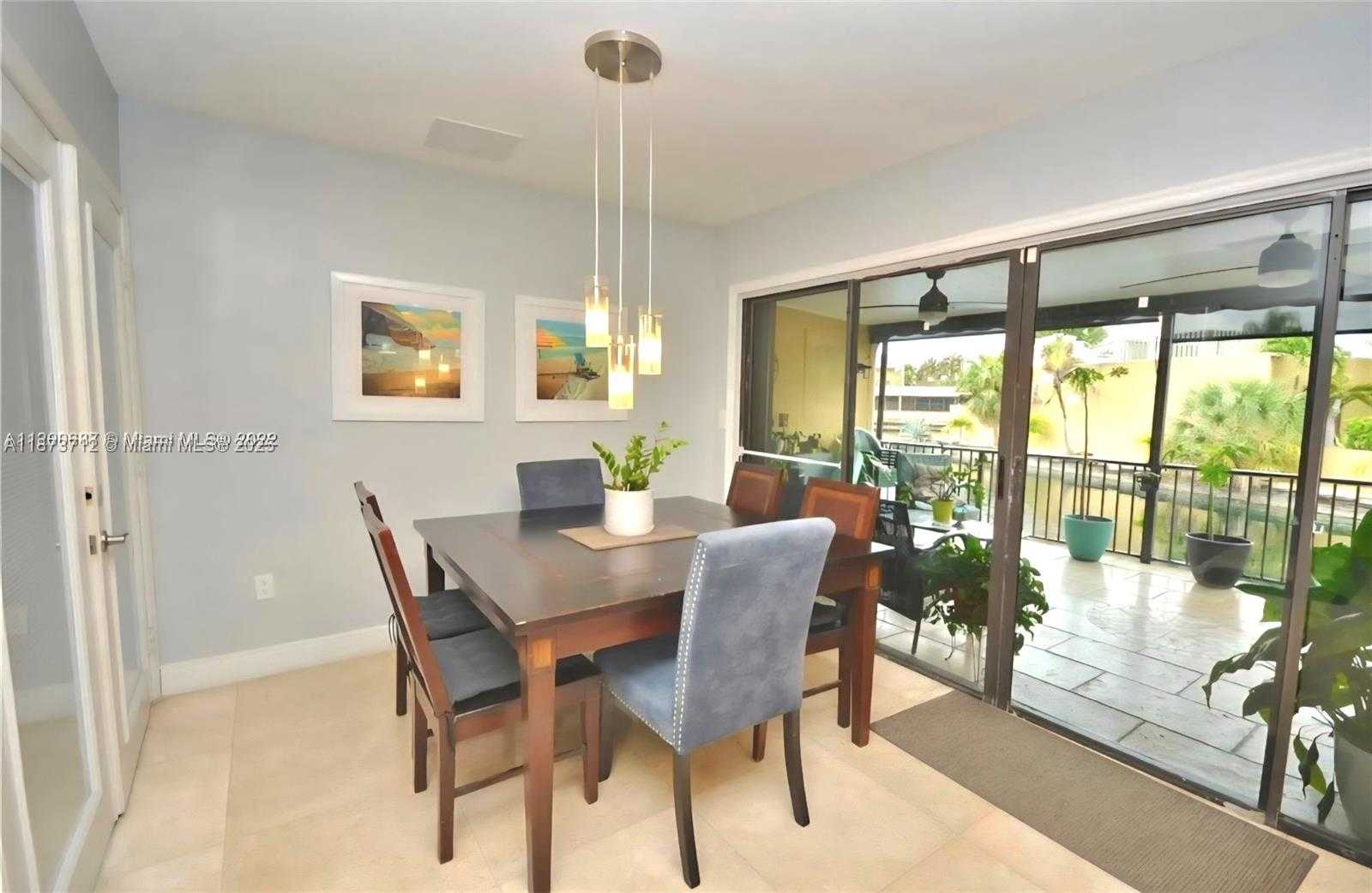 Small Image of 15915 KINGSMOOR WAY, Miami Lakes Number 5