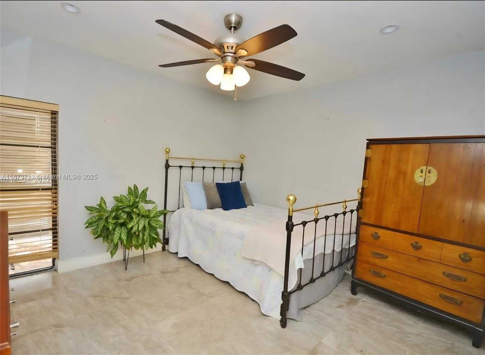 Small Image of 15915 KINGSMOOR WAY, Miami Lakes Number 6