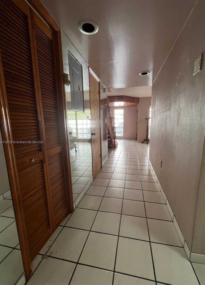 Small Image of 3591 SOUTH WEST 17TH ST #3591, Miami Number 10