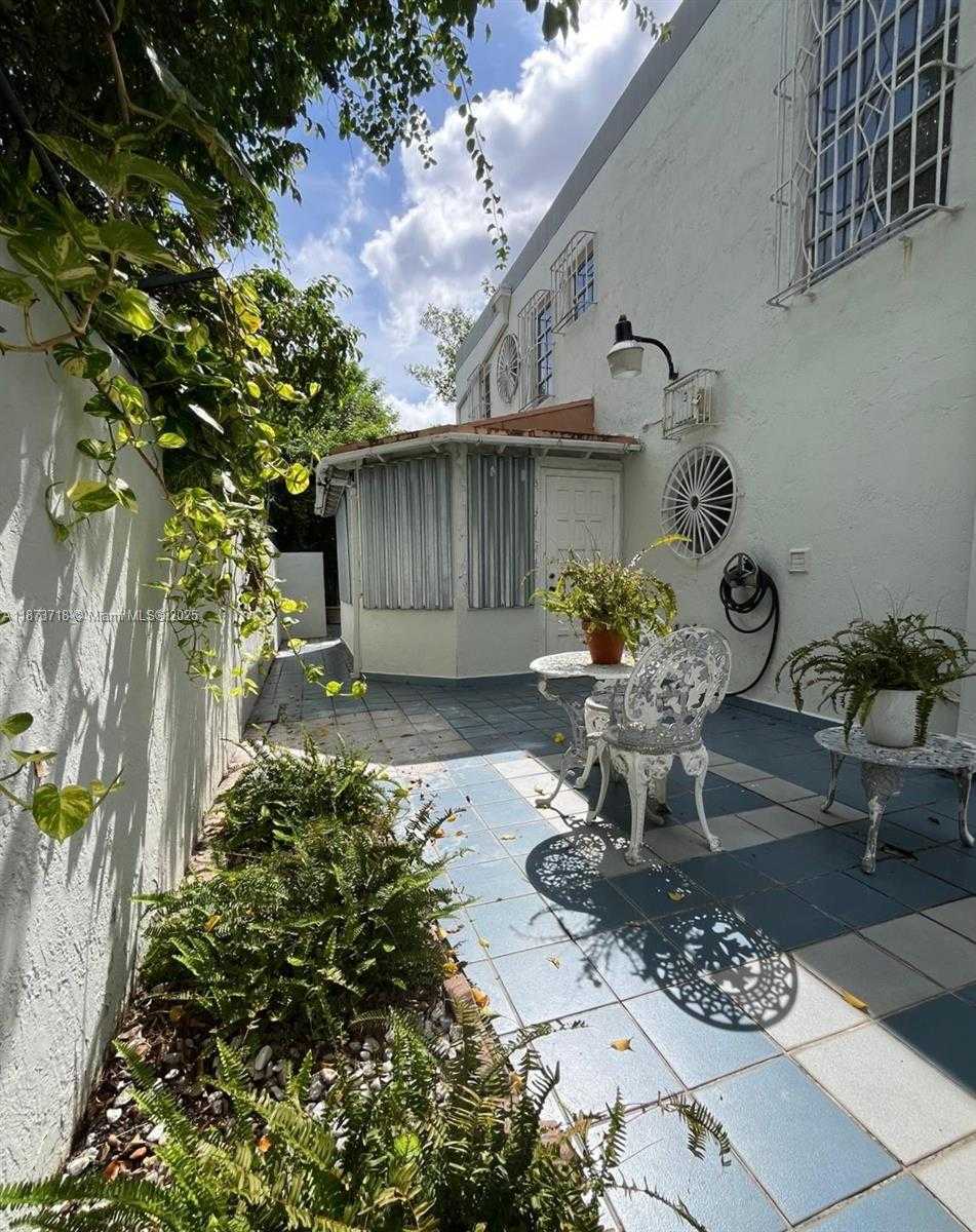 Small Image of 3591 SOUTH WEST 17TH ST #3591, Miami Number 11