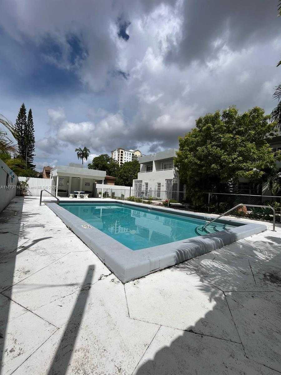 Small Image of 3591 SOUTH WEST 17TH ST #3591, Miami Number 13