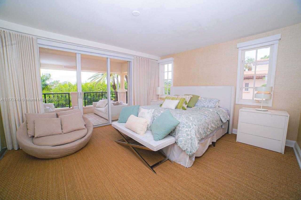 Small Image of 19237 FISHER ISLAND DR #19237, Miami Beach Number 10