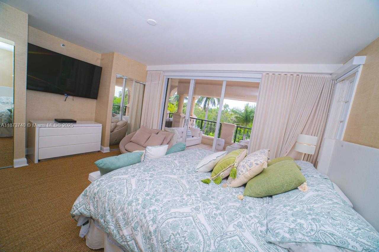 Small Image of 19237 FISHER ISLAND DR #19237, Miami Beach Number 11
