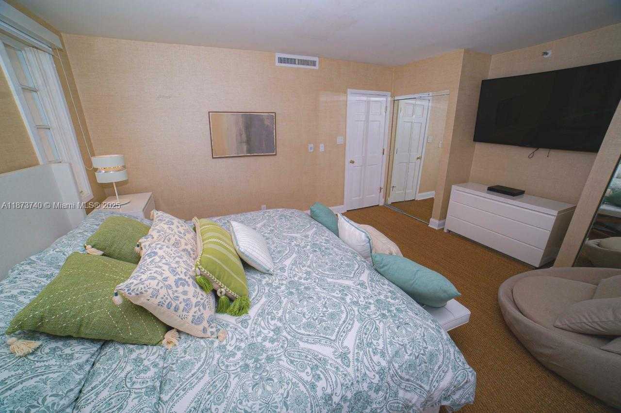Small Image of 19237 FISHER ISLAND DR #19237, Miami Beach Number 12