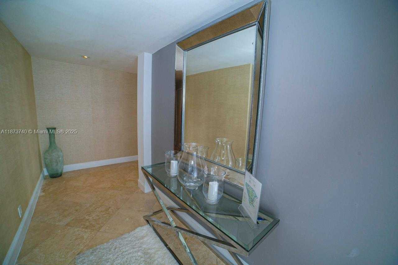 Small Image of 19237 FISHER ISLAND DR #19237, Miami Beach Number 2