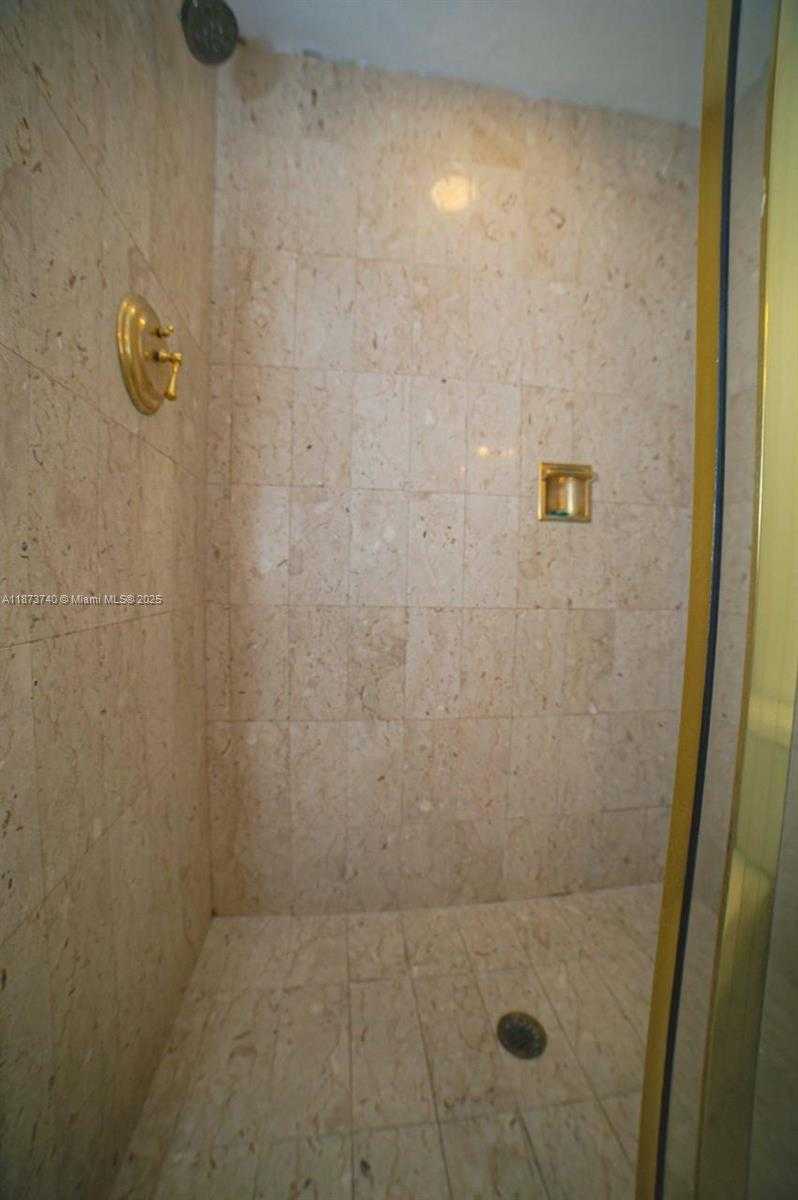 Small Image of 19237 FISHER ISLAND DR #19237, Miami Beach Number 25