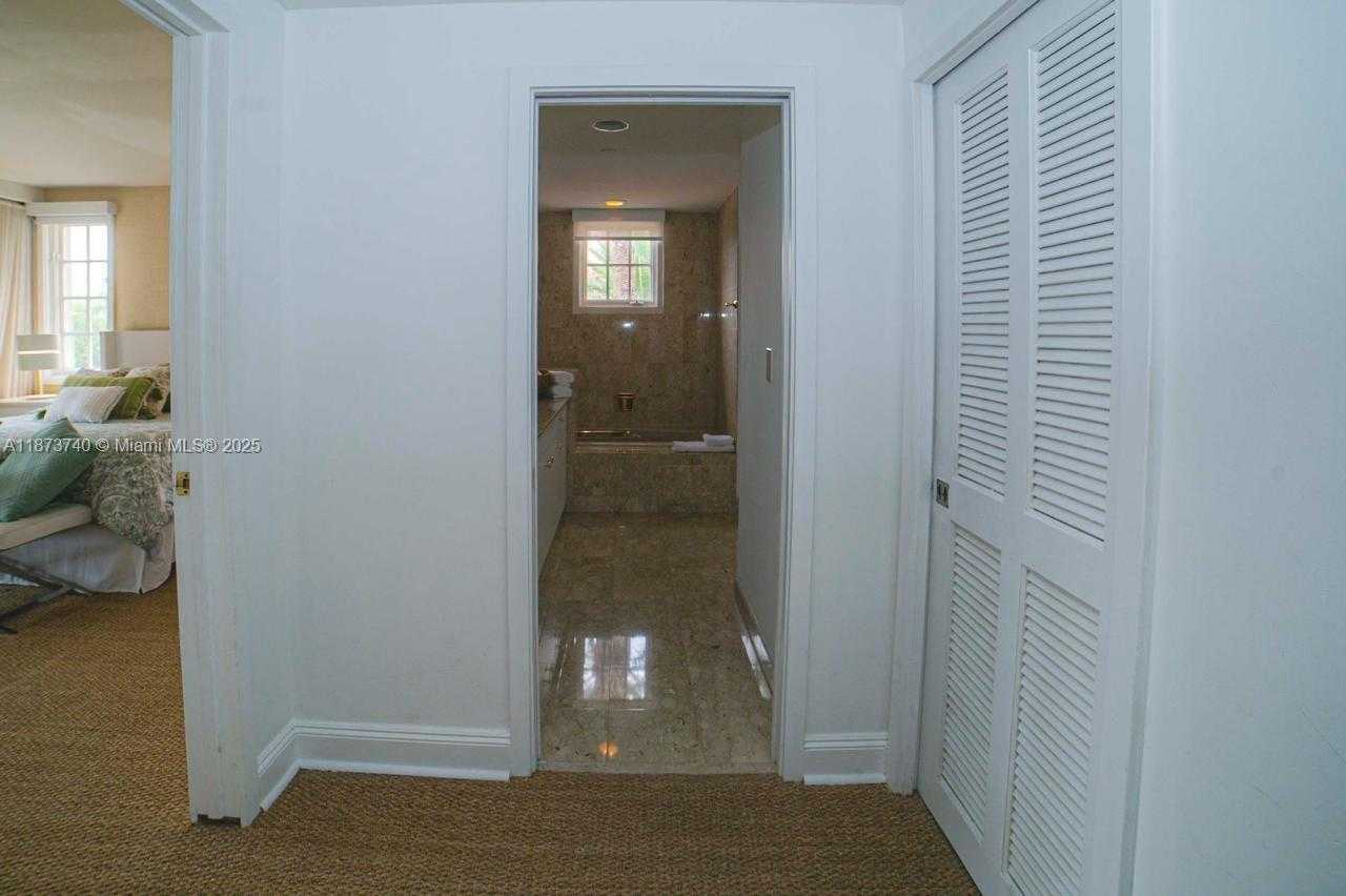 Small Image of 19237 FISHER ISLAND DR #19237, Miami Beach Number 3
