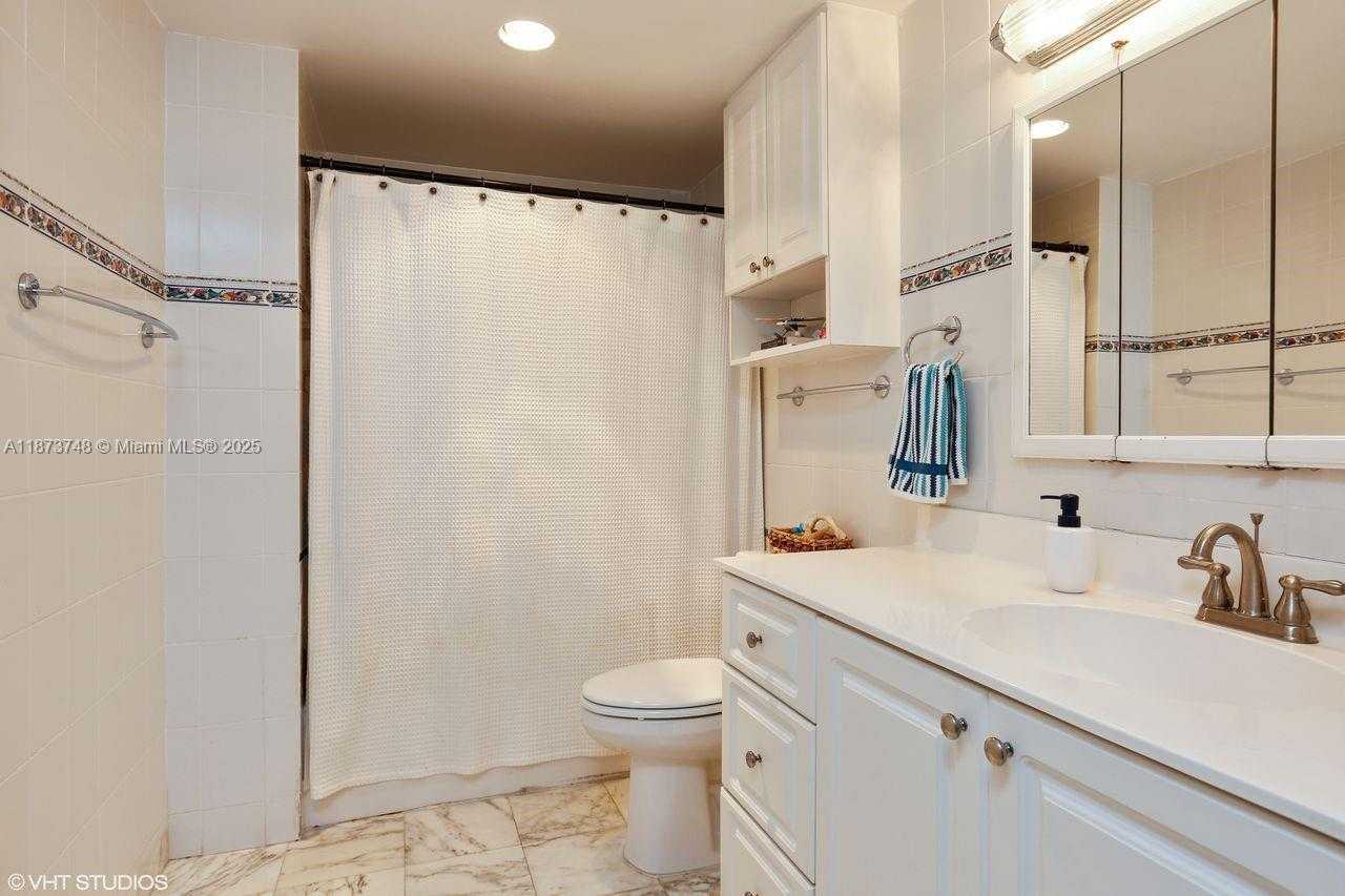 Small Image of 5825 COLLINS AVE #4A, Miami Beach Number 10