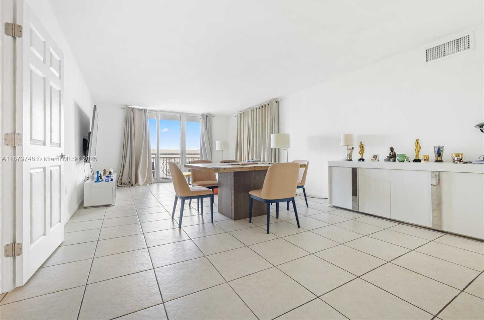 Small Image of 5825 COLLINS AVE #4A, Miami Beach Number 4