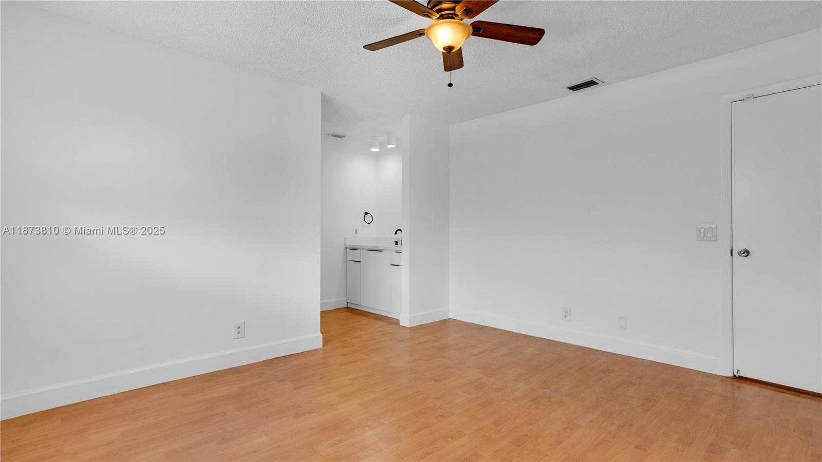 Small Image of 6460 NORTH WEST 170TH TER, Hialeah Number 31