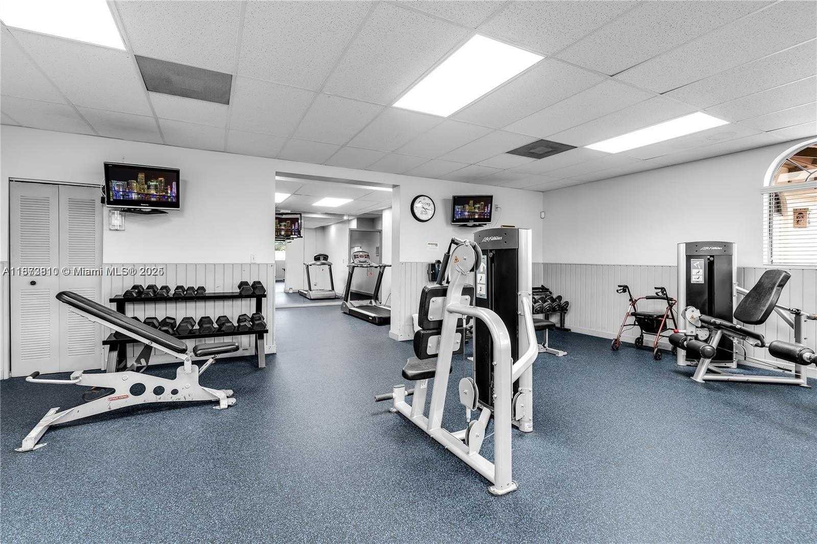 Small Image of 6460 NORTH WEST 170TH TER, Hialeah Number 39