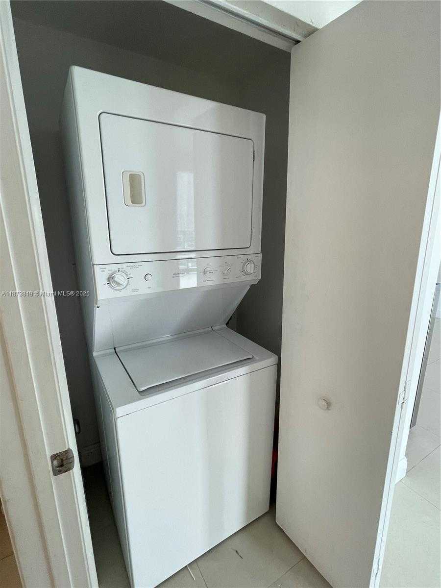 Small Image of 90 SOUTH WEST 3RD ST #1809, Miami Number 12