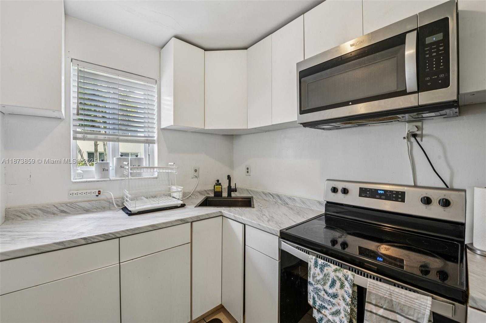 Small Image of 2210 TAYLOR ST #101, Hollywood Number 12