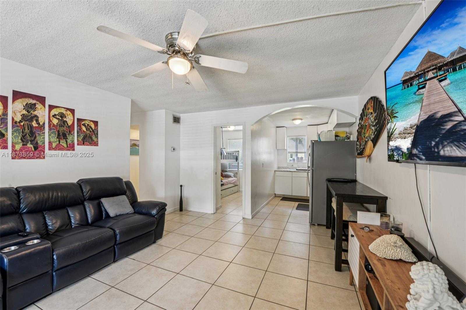 Small Image of 2210 TAYLOR ST #101, Hollywood Number 4