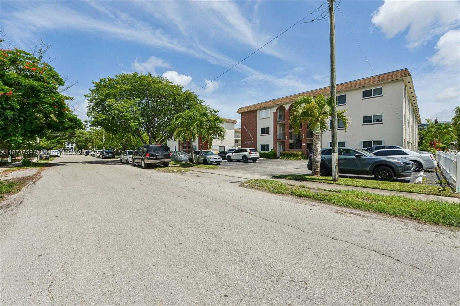 Small Image of 2210 TAYLOR ST #101, Hollywood Number 6