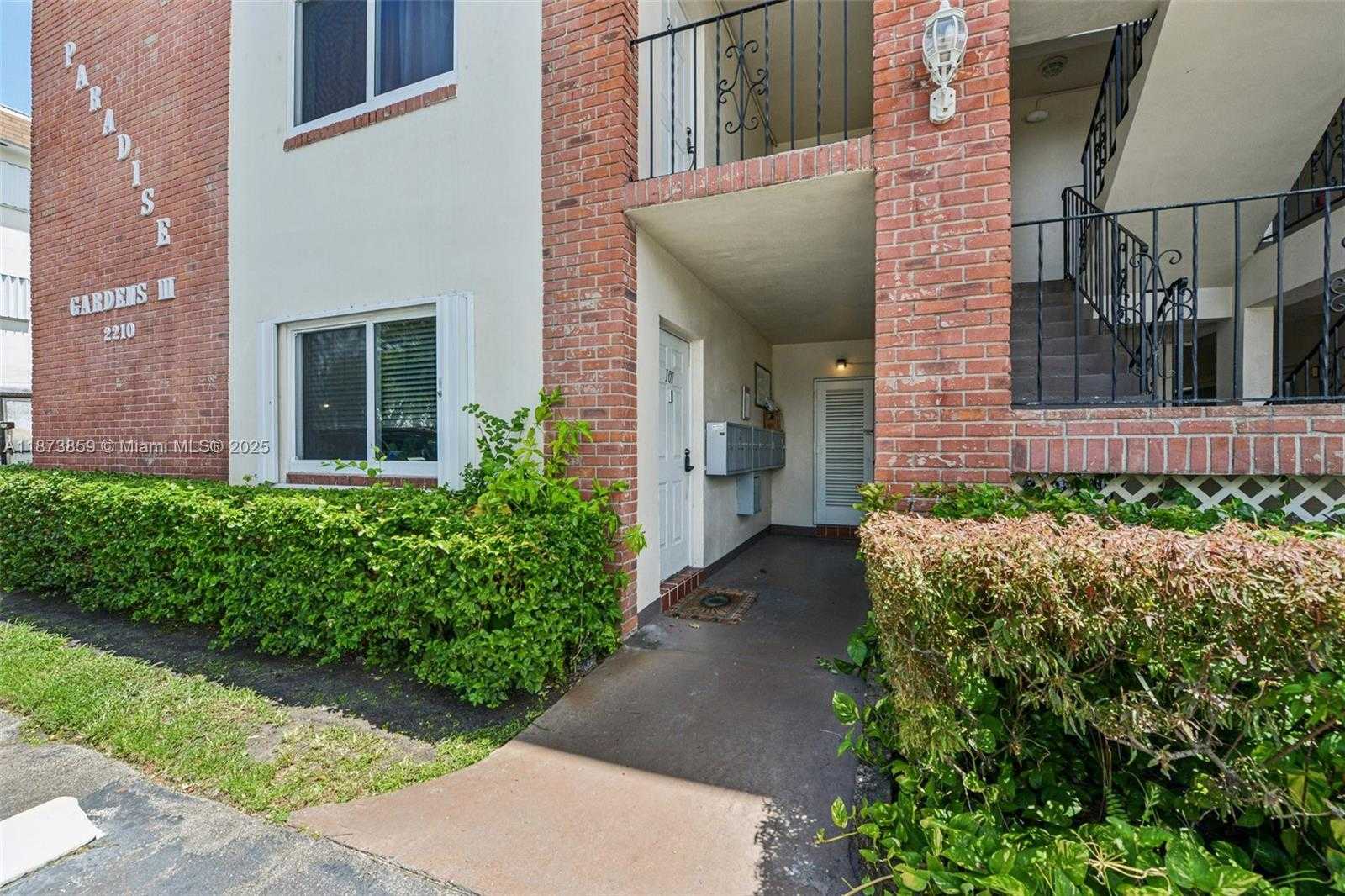 Small Image of 2210 TAYLOR ST #101, Hollywood Number 7