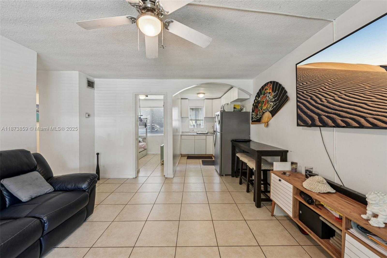 Small Image of 2210 TAYLOR ST #101, Hollywood Number 9