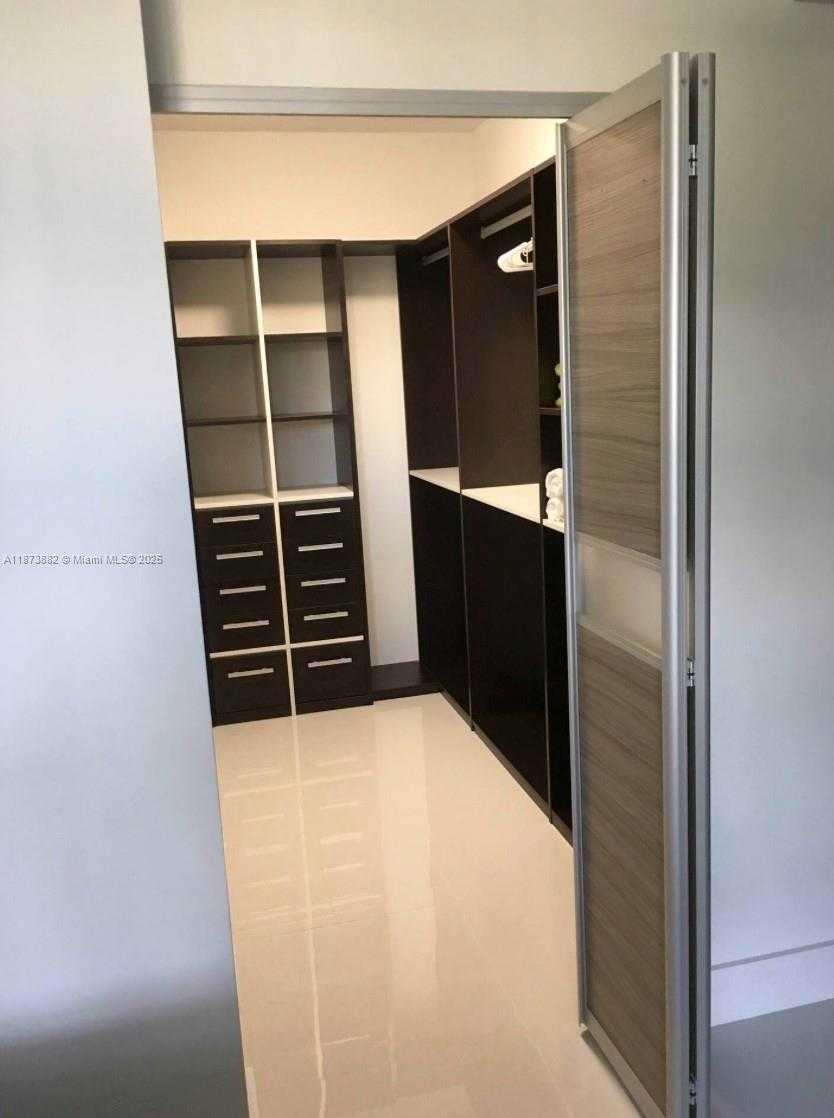 Small Image of 19501 EAST COUNTRY CLUB DR #9107, Aventura Number 14