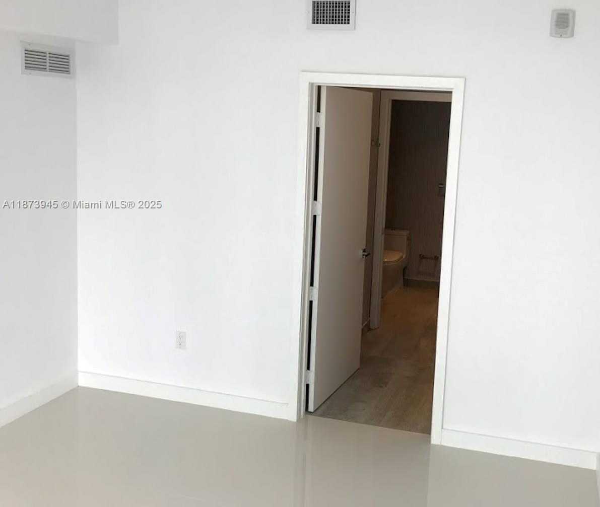 Small Image of 488 NORTH EAST 18 #3609, Miami Number 17