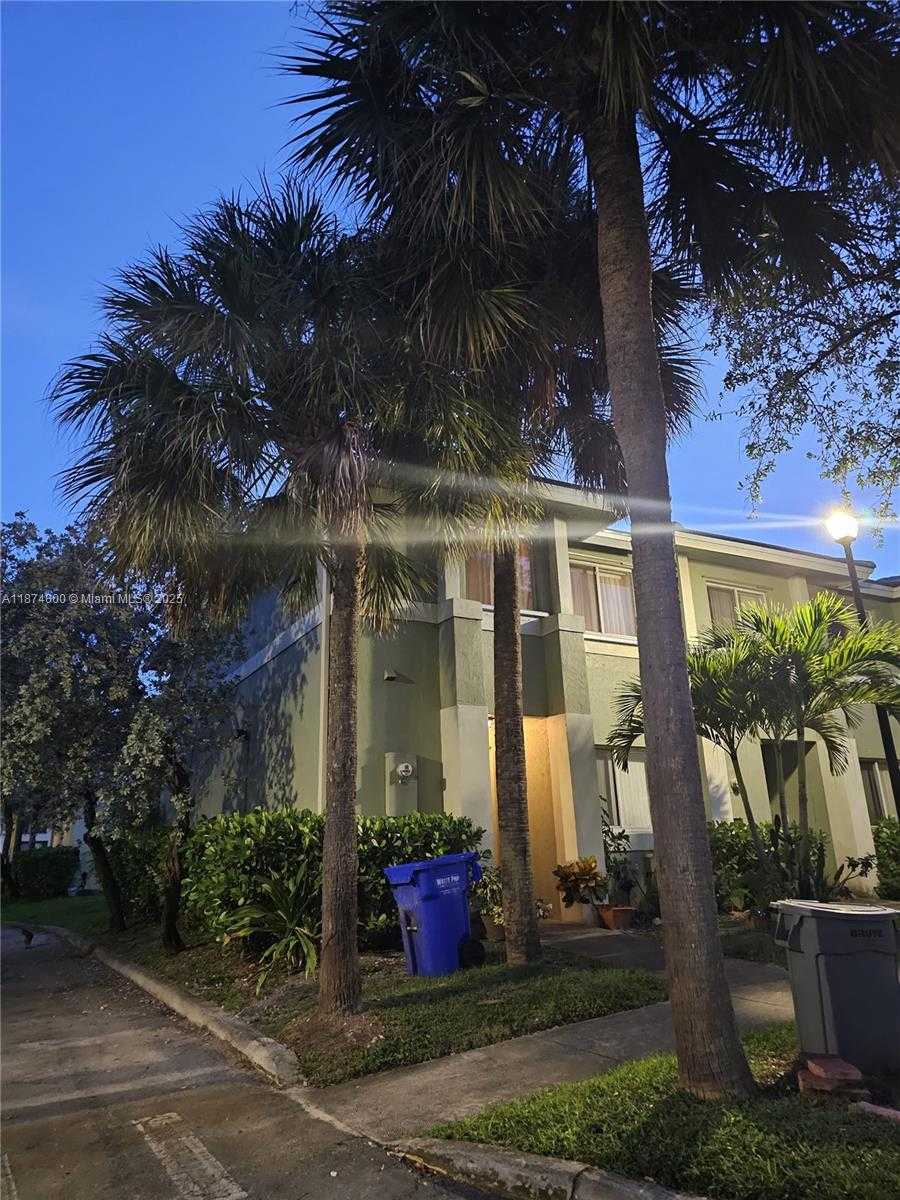 Small Image of 126 HIDDEN CT RD #27-D, Hollywood Number 13