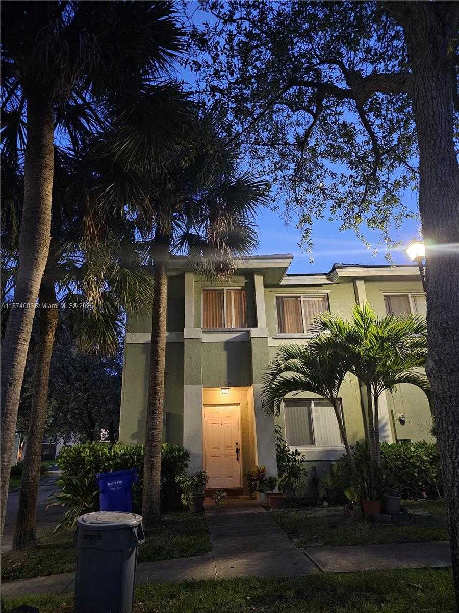 Small Image of 126 HIDDEN CT RD #27-D, Hollywood Number 14