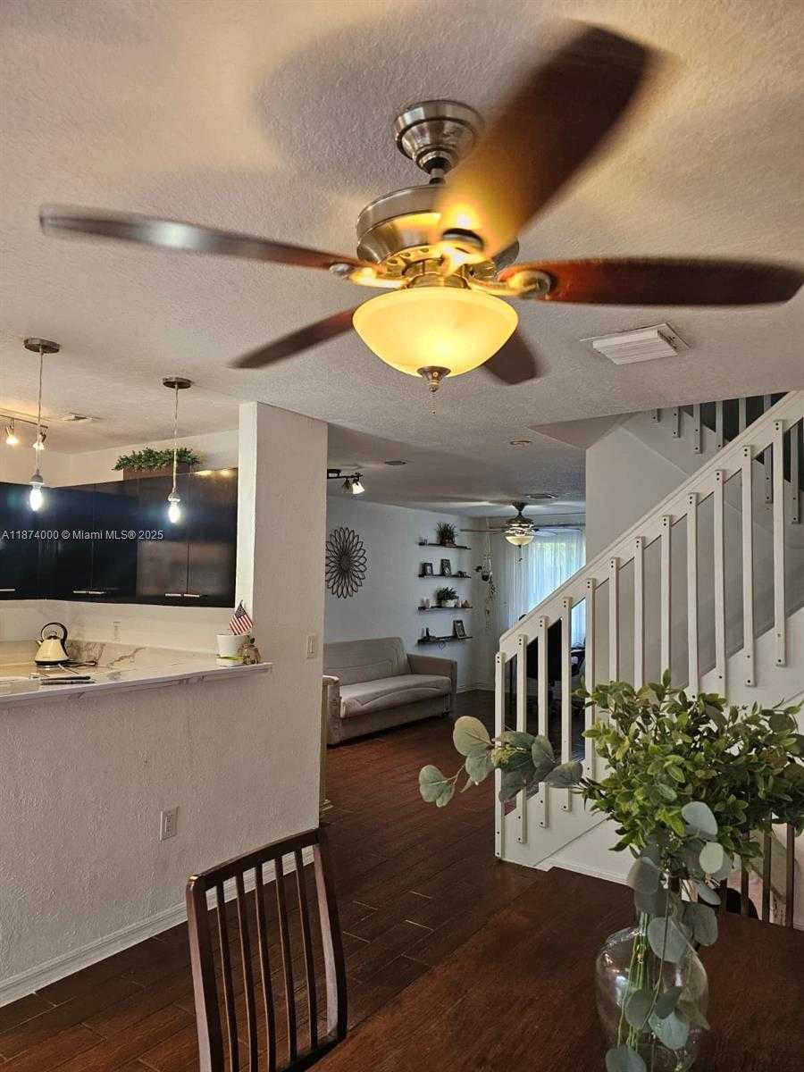 Small Image of 126 HIDDEN CT RD #27-D, Hollywood Number 3