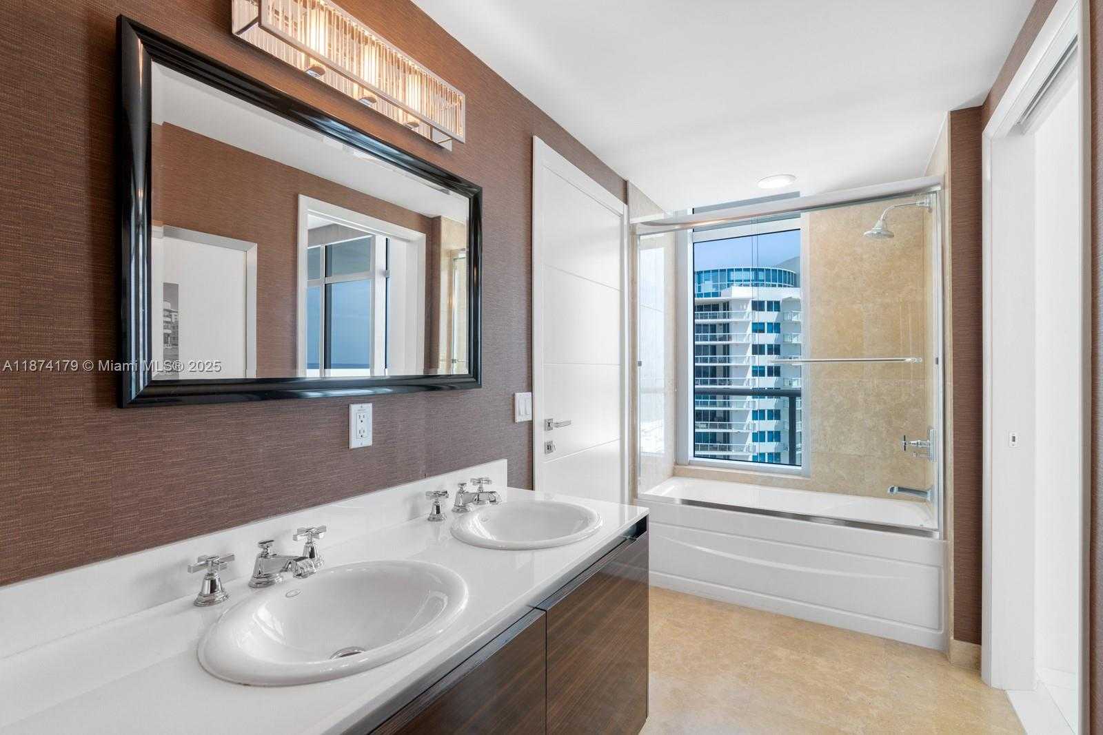 Small Image of 3737 COLLINS AVE #S-1501, Miami Beach Number 10