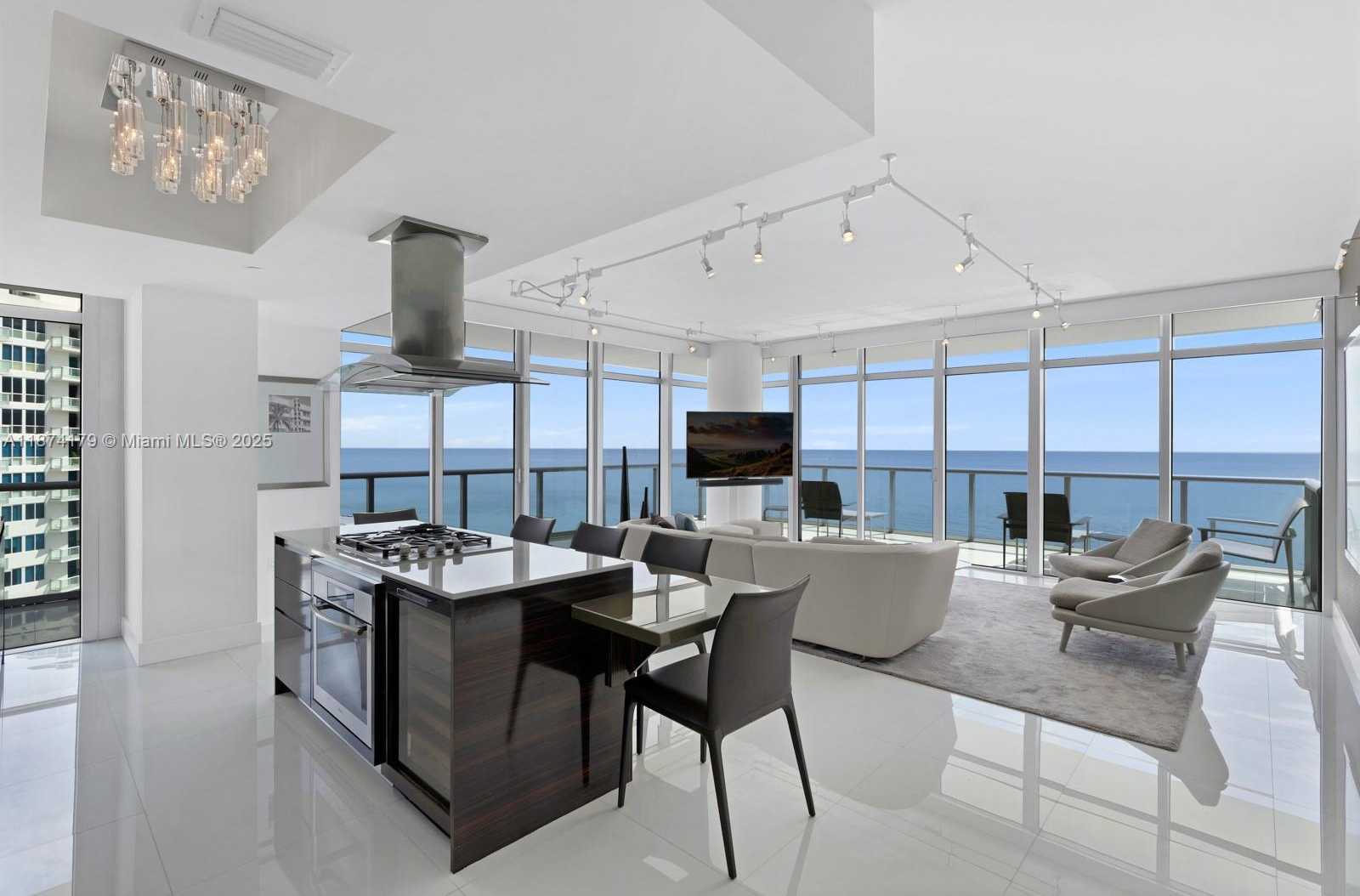 Small Image of 3737 COLLINS AVE #S-1501, Miami Beach Number 4
