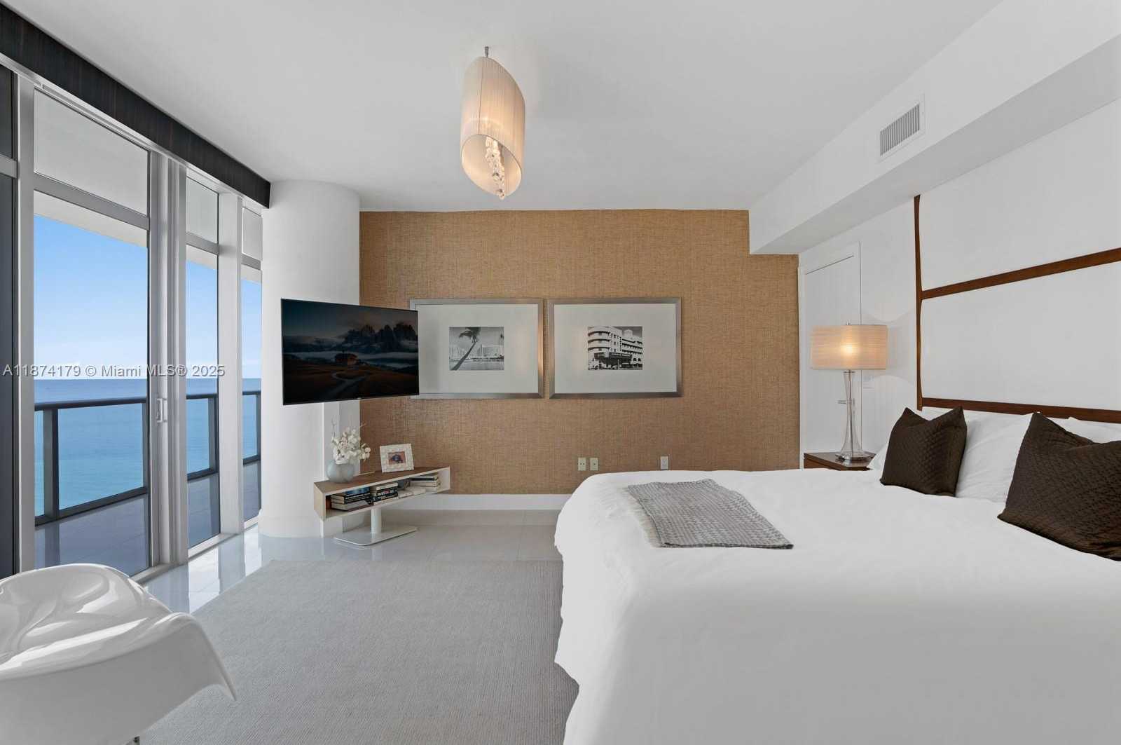 Small Image of 3737 COLLINS AVE #S-1501, Miami Beach Number 6