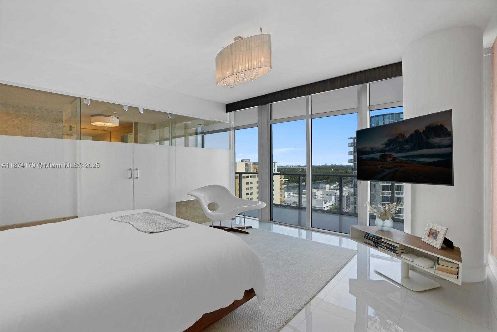 Small Image of 3737 COLLINS AVE #S-1501, Miami Beach Number 7