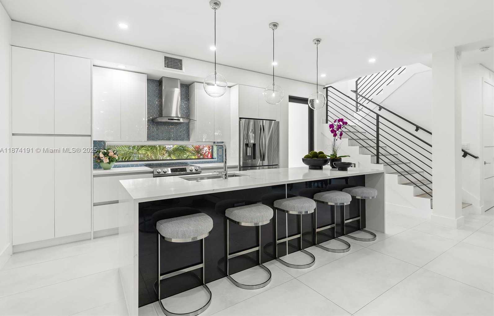 Small Image of 2679 NORTH EAST 8TH AVE, Wilton Manors Number 11