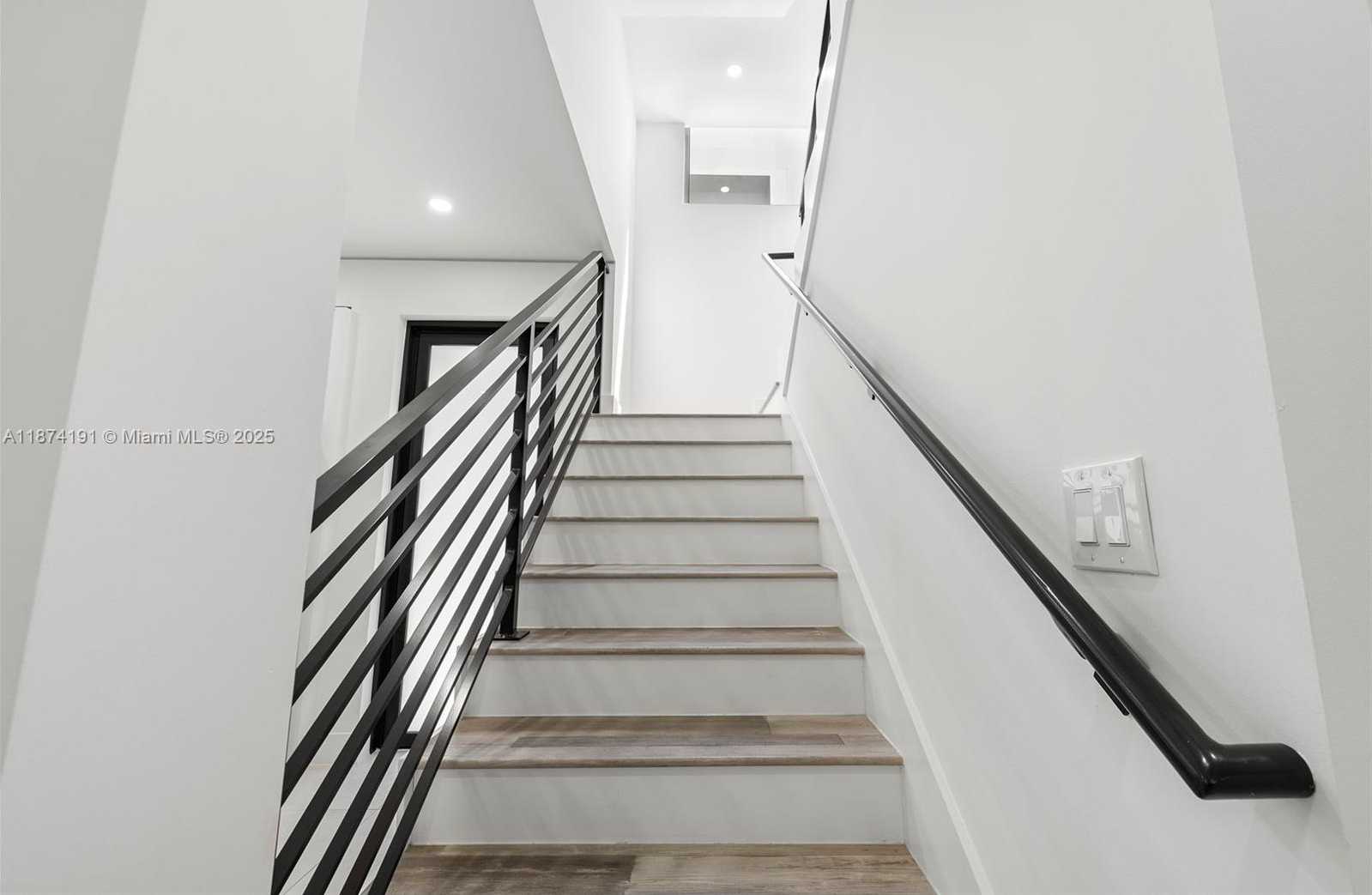Small Image of 2679 NORTH EAST 8TH AVE, Wilton Manors Number 15