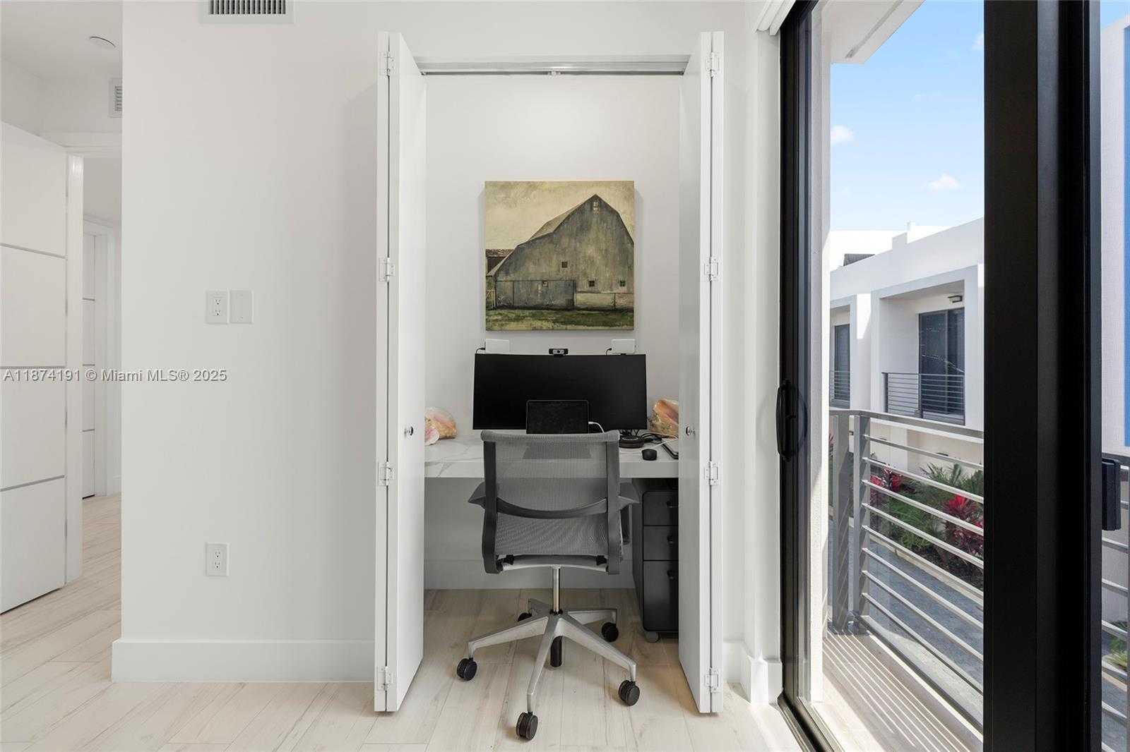 Small Image of 2679 NORTH EAST 8TH AVE, Wilton Manors Number 25