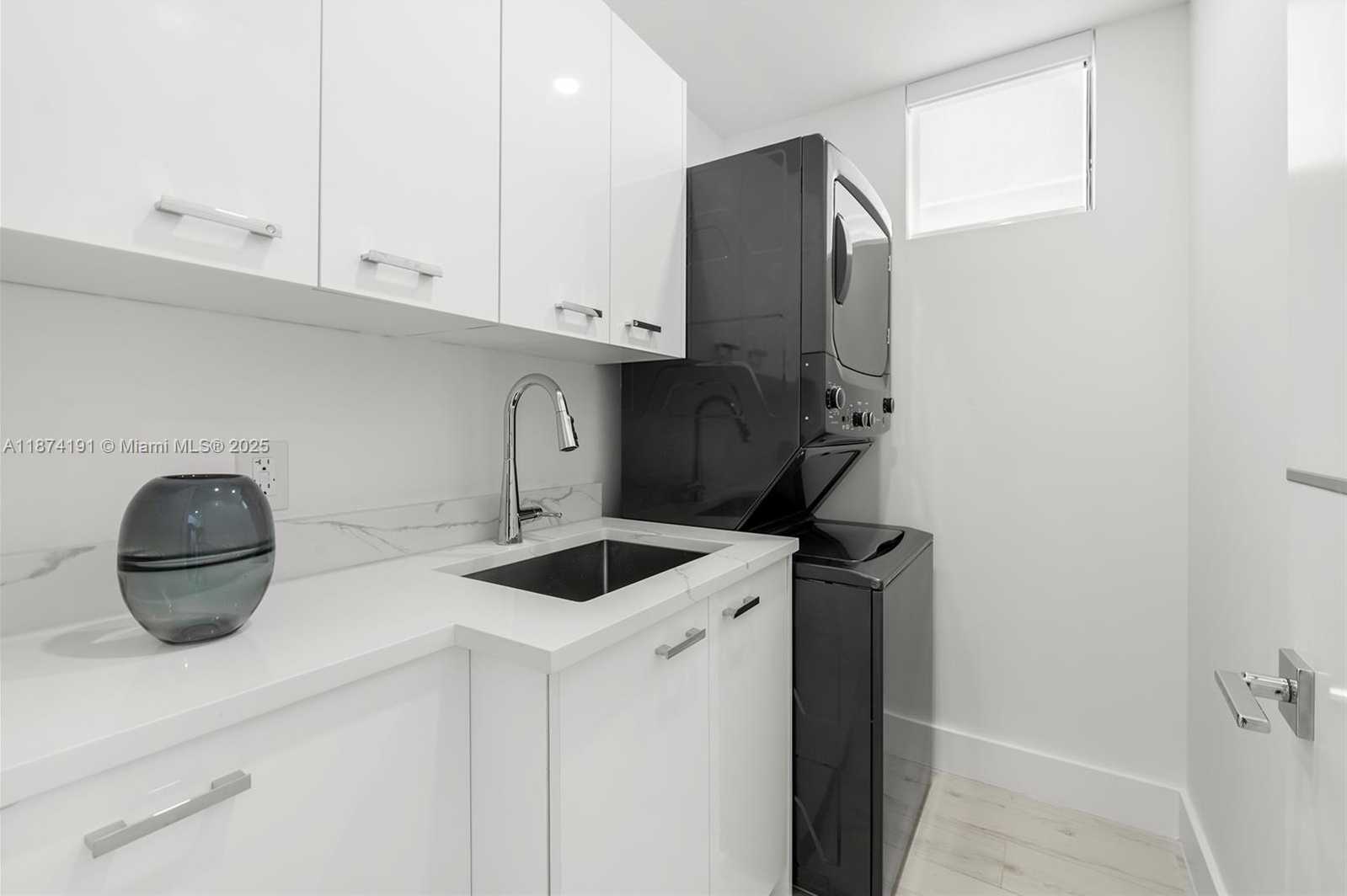 Small Image of 2679 NORTH EAST 8TH AVE, Wilton Manors Number 27