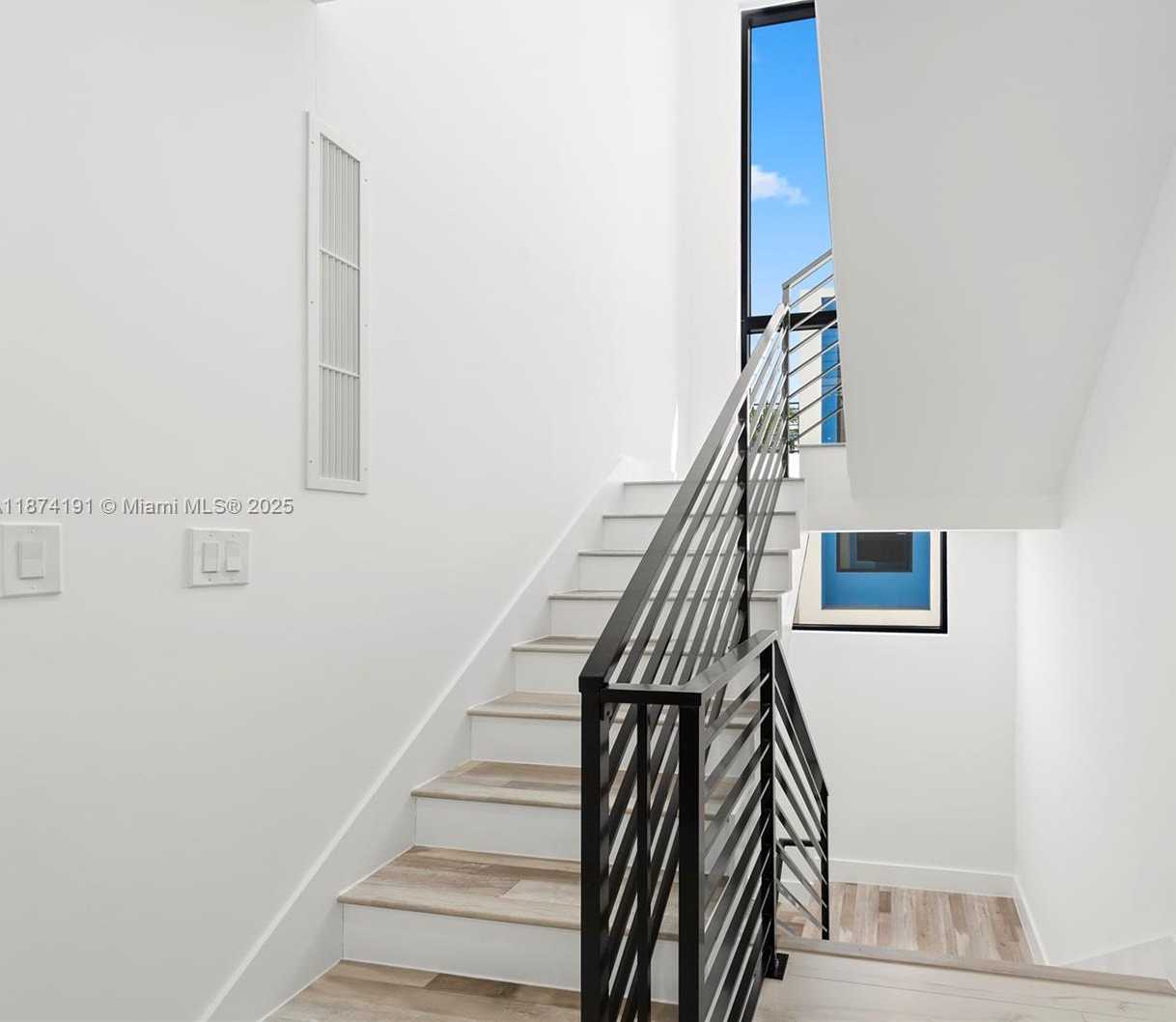Small Image of 2679 NORTH EAST 8TH AVE, Wilton Manors Number 28