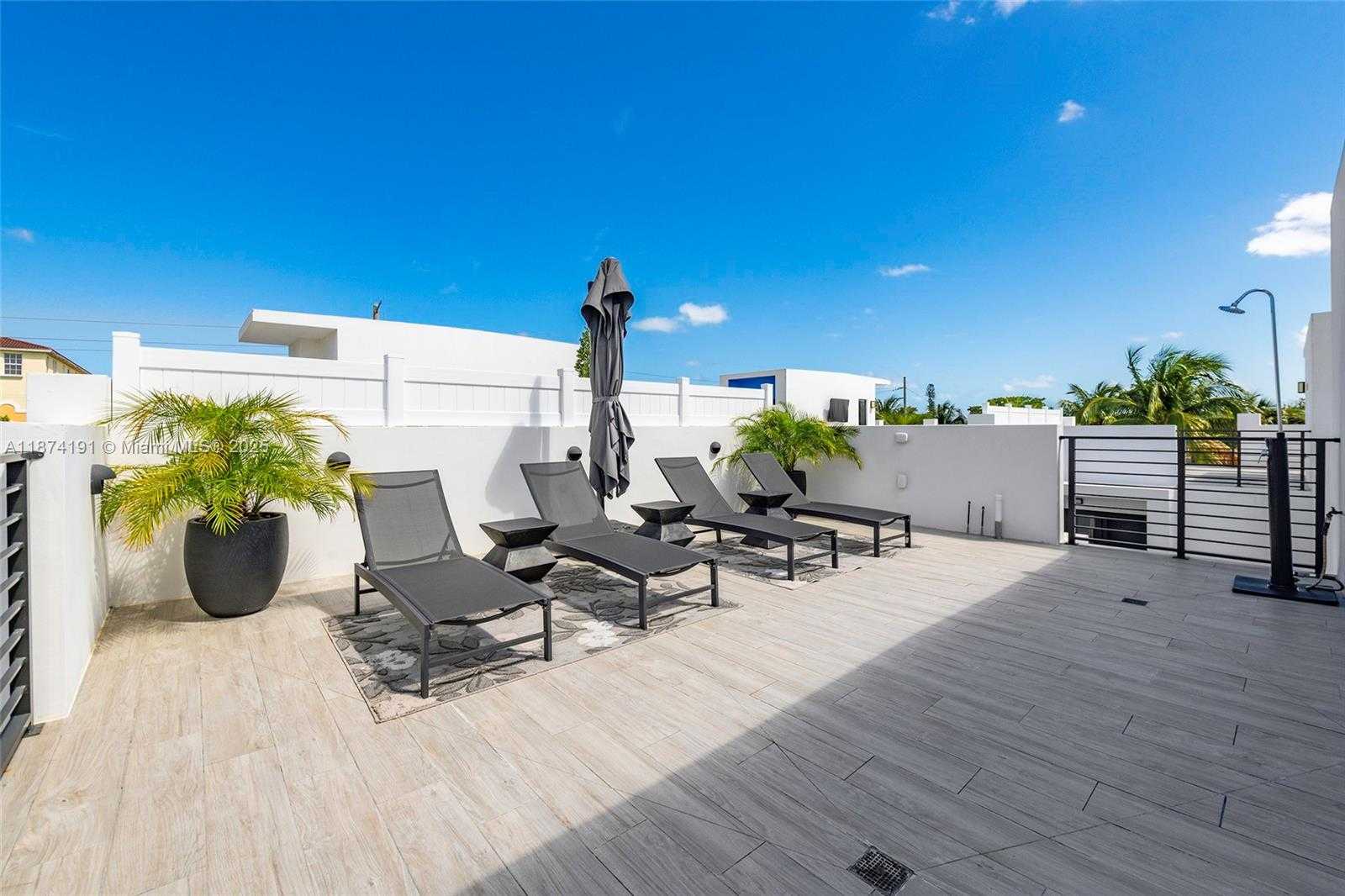 Small Image of 2679 NORTH EAST 8TH AVE, Wilton Manors Number 29