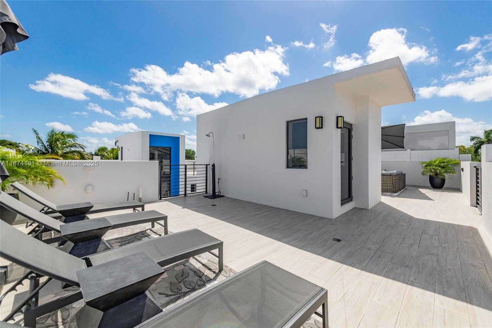 Small Image of 2679 NORTH EAST 8TH AVE, Wilton Manors Number 30