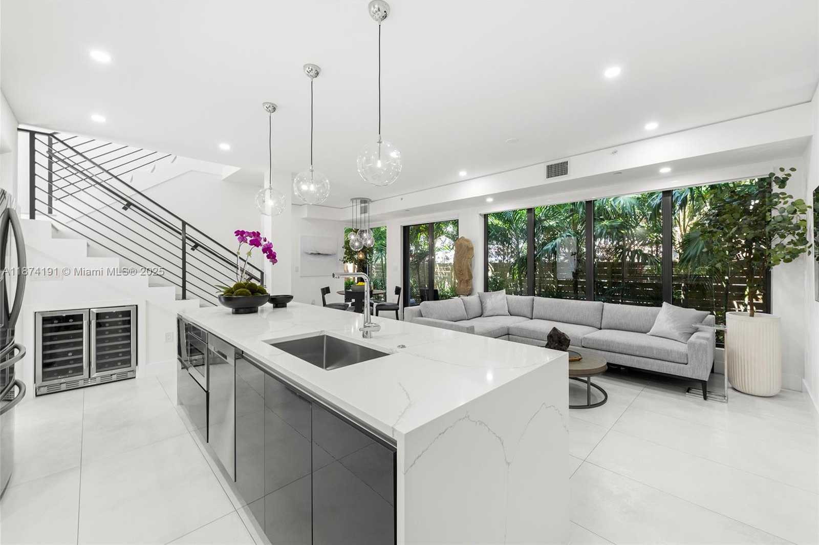 Small Image of 2679 NORTH EAST 8TH AVE, Wilton Manors Number 4