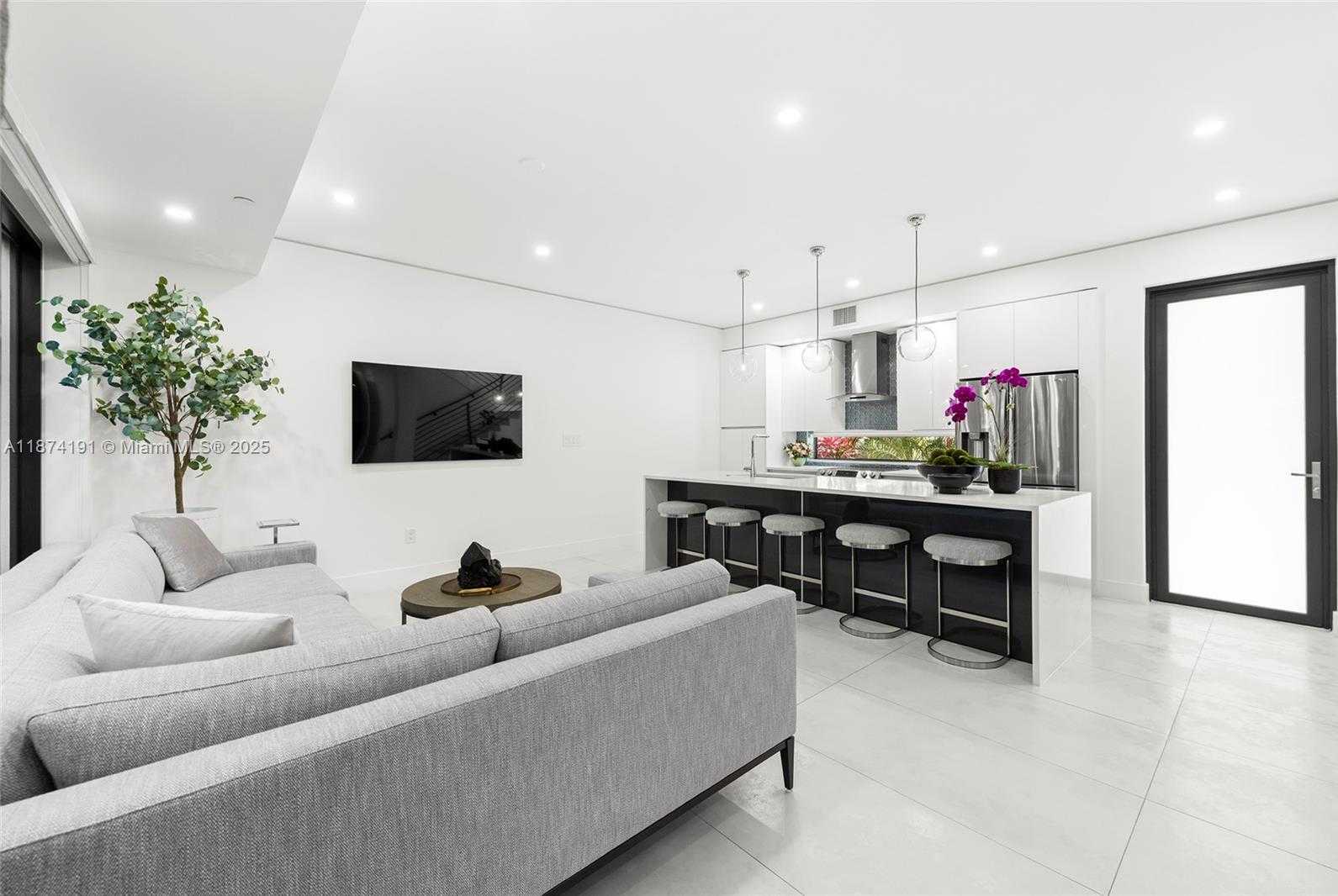 Small Image of 2679 NORTH EAST 8TH AVE, Wilton Manors Number 6