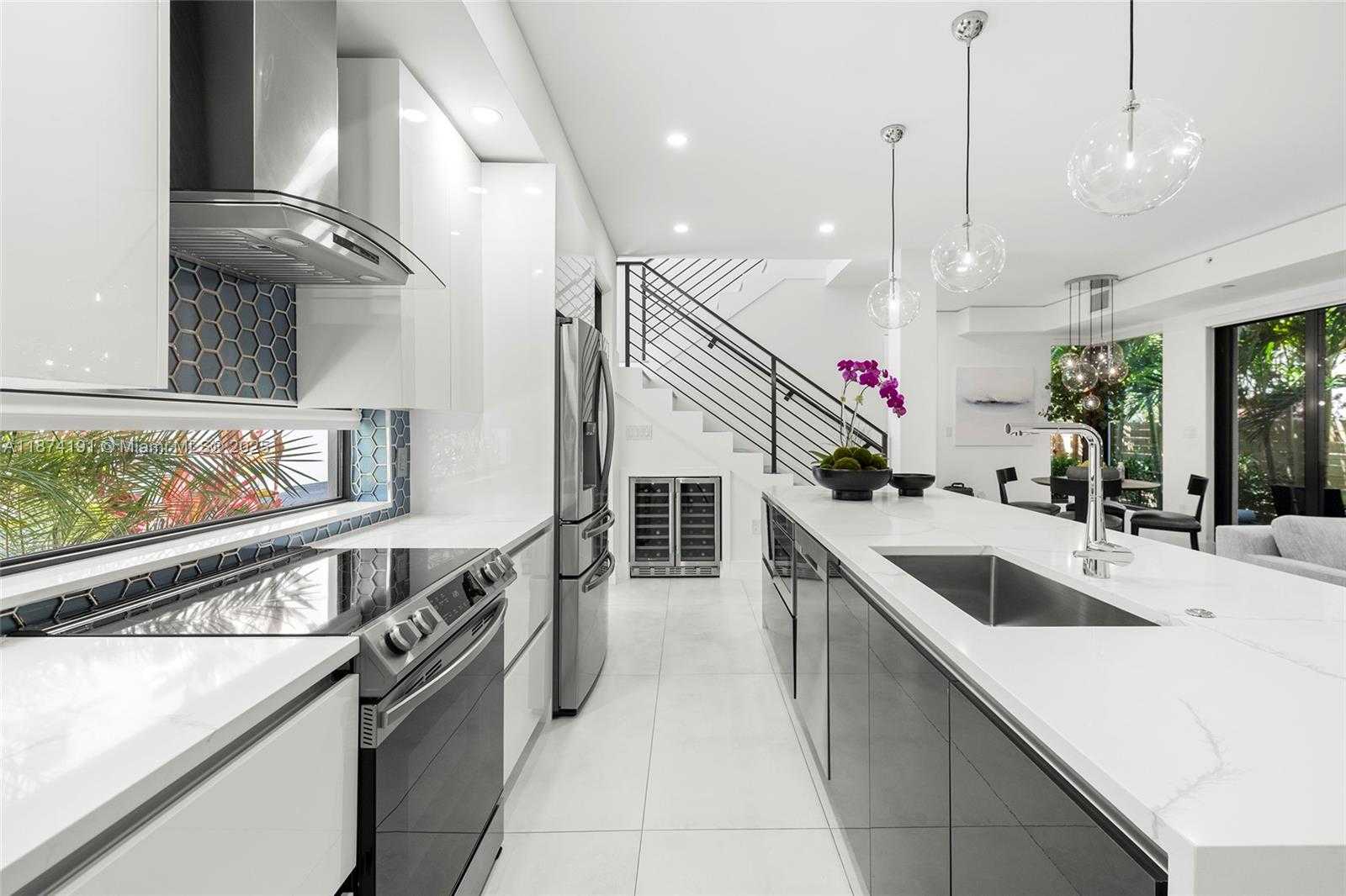 Small Image of 2679 NORTH EAST 8TH AVE, Wilton Manors Number 9