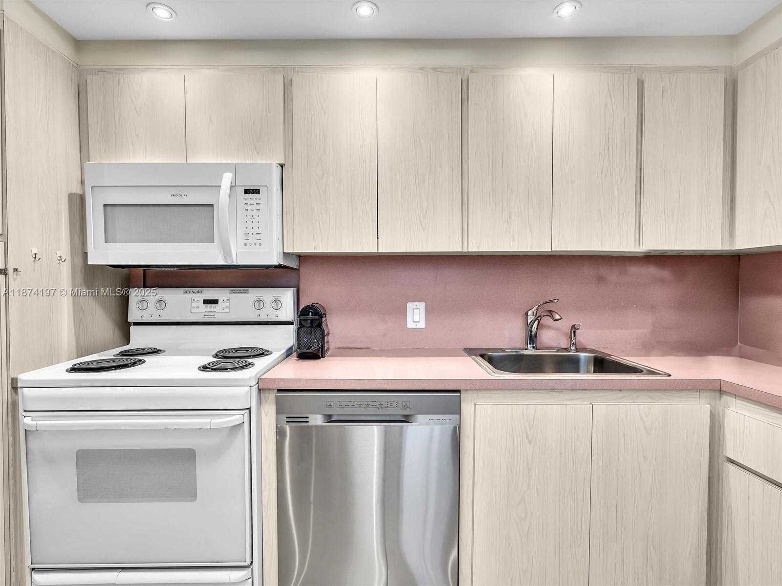Small Image of 20400 WEST COUNTRY CLUB DR #605, Aventura Number 17