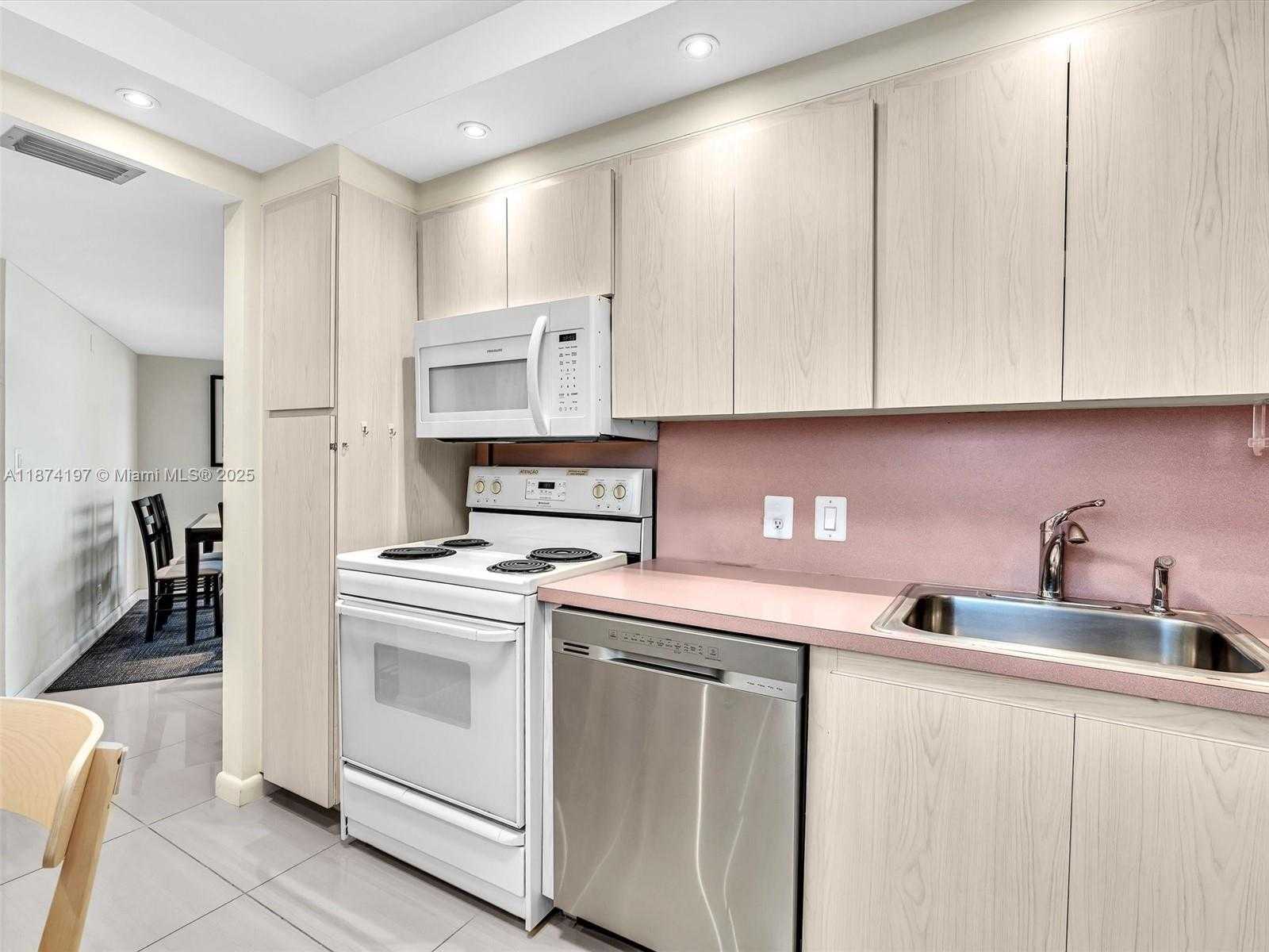 Small Image of 20400 WEST COUNTRY CLUB DR #605, Aventura Number 18