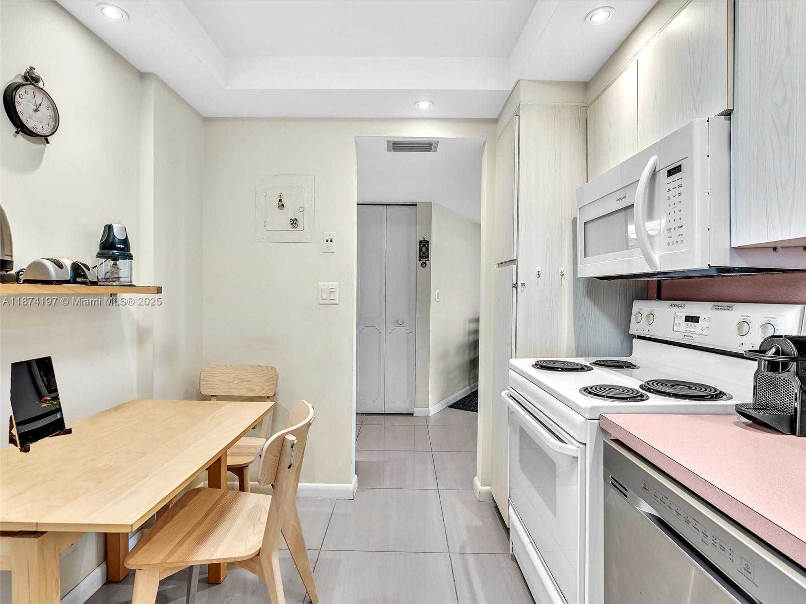 Small Image of 20400 WEST COUNTRY CLUB DR #605, Aventura Number 19
