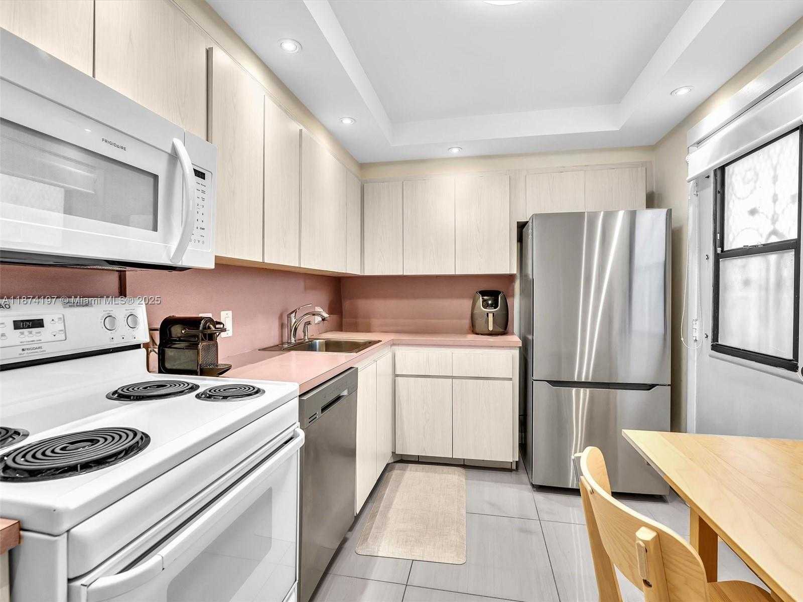 Small Image of 20400 WEST COUNTRY CLUB DR #605, Aventura Number 20