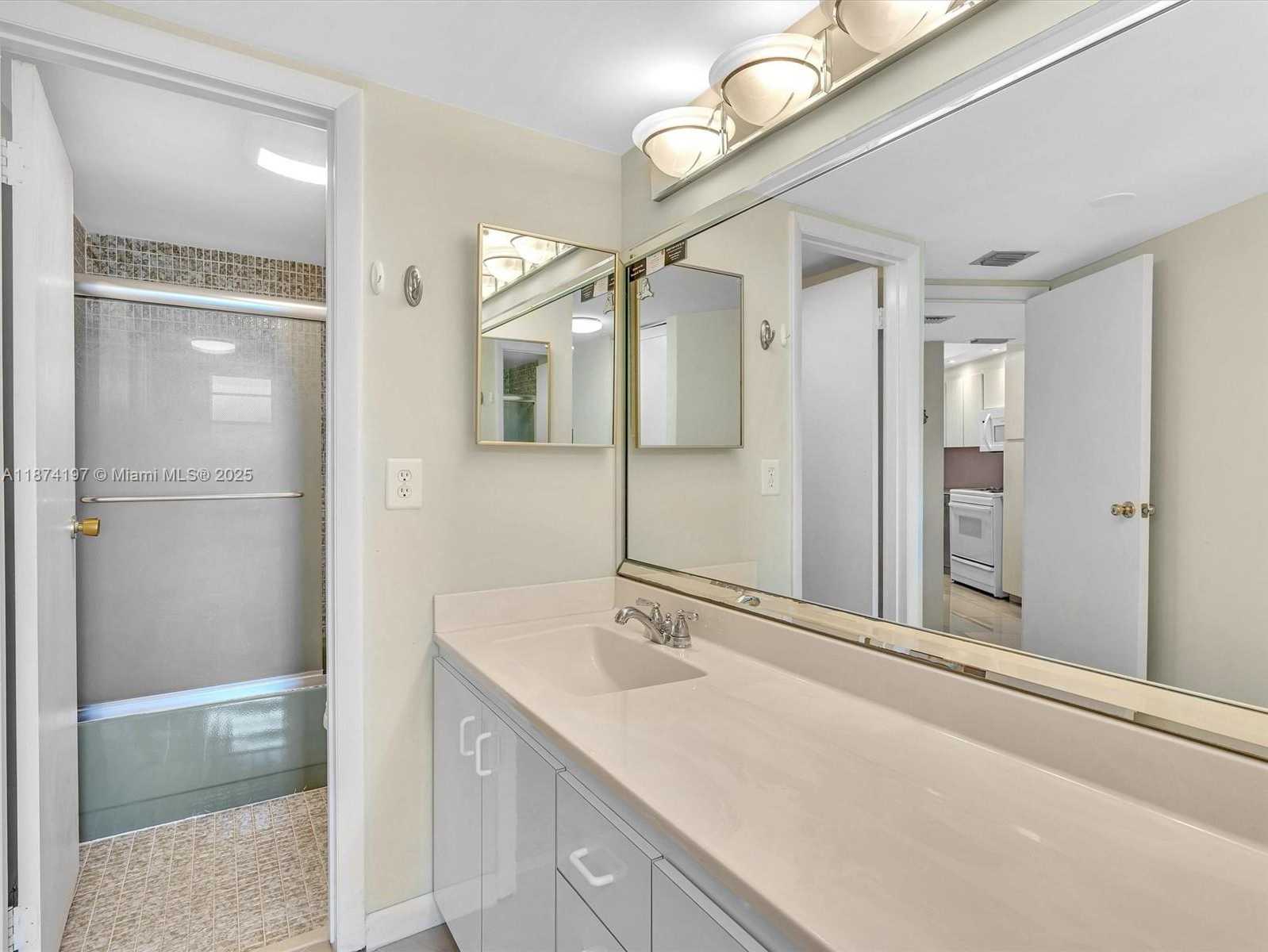 Small Image of 20400 WEST COUNTRY CLUB DR #605, Aventura Number 23