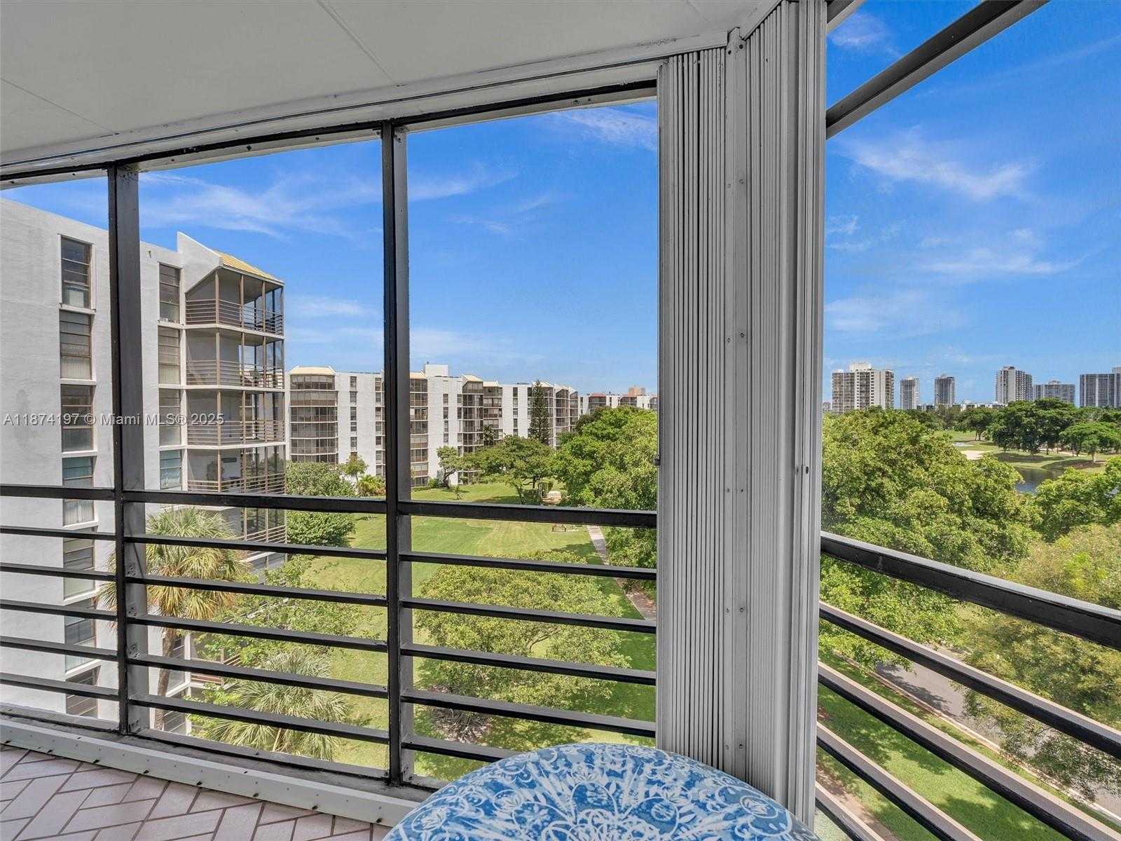 Small Image of 20400 WEST COUNTRY CLUB DR #605, Aventura Number 42