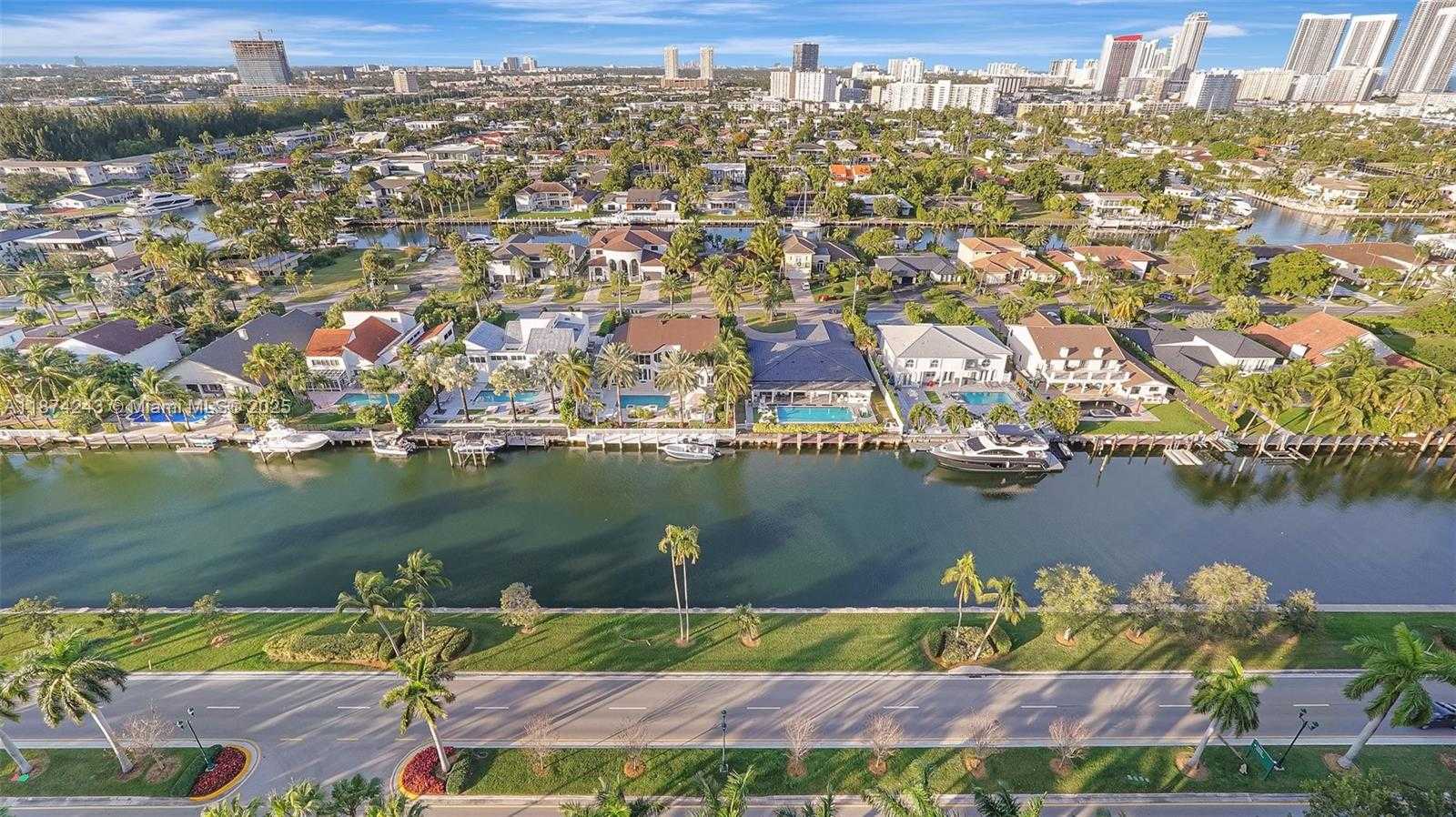 Small Image of 3598 YACHT CLUB DR #1901, Aventura Number 35