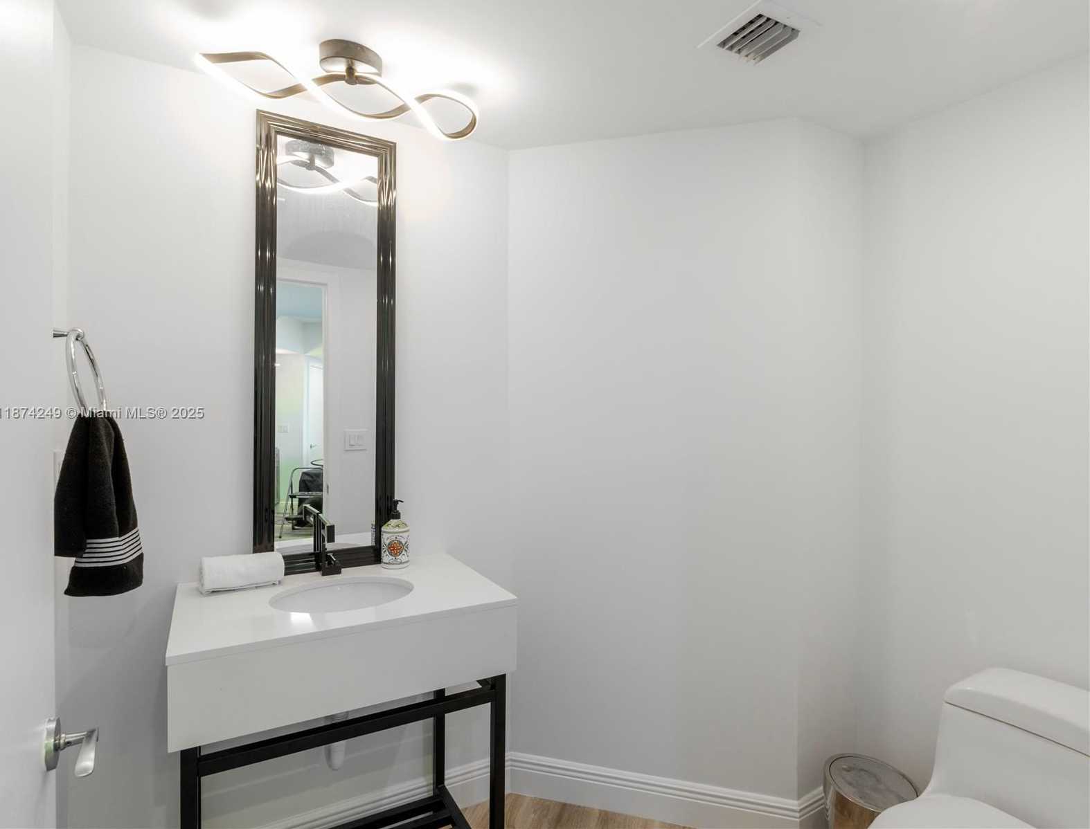 Small Image of 400 ALTON RD #1104, Miami Beach Number 16