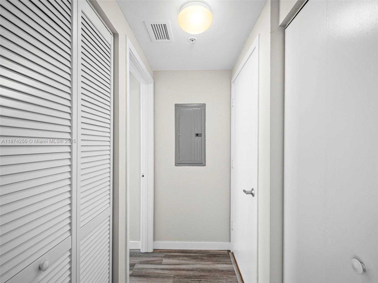 Small Image of 335 Biscayne Blvd, Miami, FL 33132, USA Number 12